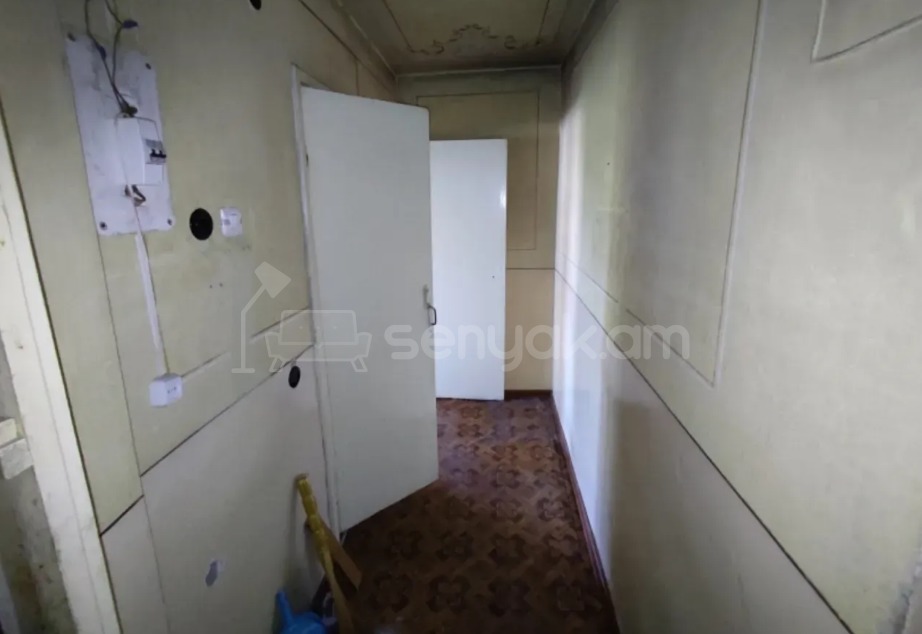 1 Սենյականոց Բնակարան Քարե Շենքում, 38քմ, 4/4 հարկ, Պետական Վիճակում
