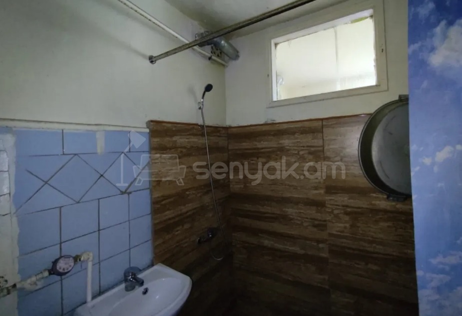 1 Սենյականոց Բնակարան Քարե Շենքում, 38քմ, 4/4 հարկ, Պետական Վիճակում
