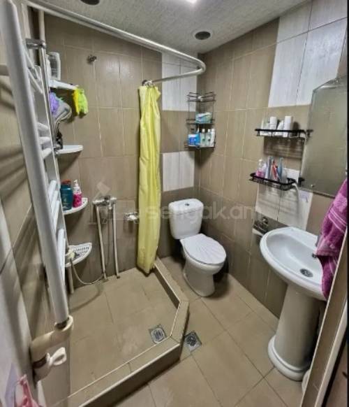 2 Սենյականոց Բնակարան Քարե Շենքում, 70քմ, 1/5 հարկ, Կապիտալ Վերանորոգված