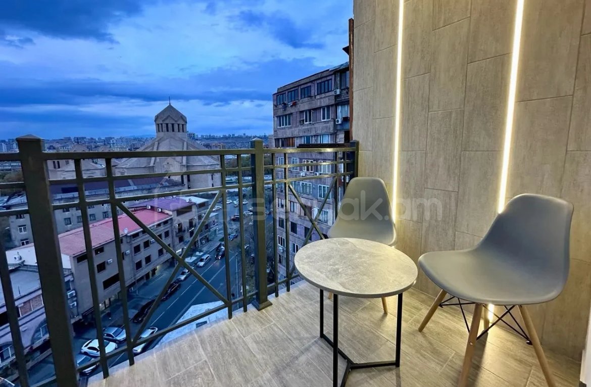 2 Սենյականոց Բնակարան, 40քմ, 10/13 հարկ, Դիզայներական Վերանորոգված, Կահավորված