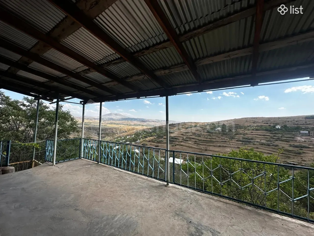 6 Սենյականոց Ամառանոց, 220քմ, Ավտոտնակով