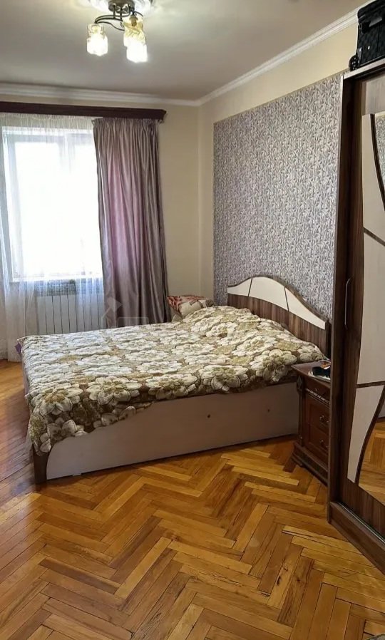 3 Սենյականոց Բնակարան Քարե Շենքում, 73քմ, 2/4 հարկ, Կապիտալ Վերանորոգված, Կահավորված