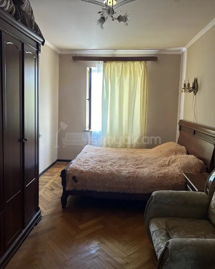 3 Սենյականոց Բնակարան Քարե Շենքում, 73քմ, 2/4 հարկ, Կապիտալ Վերանորոգված, Կահավորված