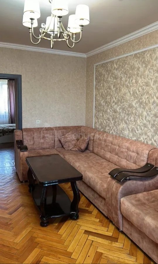 3 Սենյականոց Բնակարան Քարե Շենքում, 73քմ, 2/4 հարկ, Կապիտալ Վերանորոգված, Կահավորված