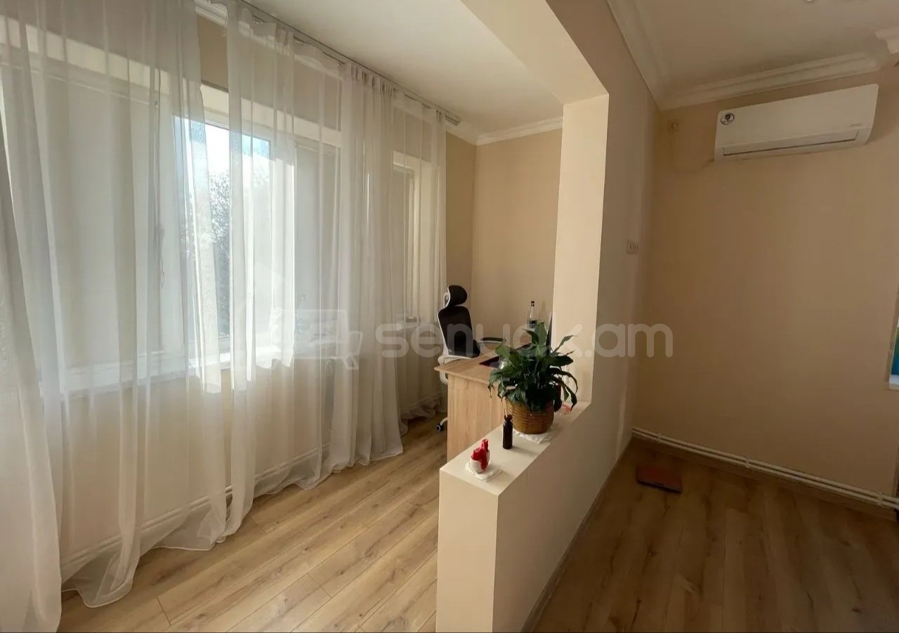 2 Սենյականոց Բնակարան Քարե Շենքում, 63քմ, 4/5 հարկ, Կապիտալ Վերանորոգված, Կահավորված, Արևկող