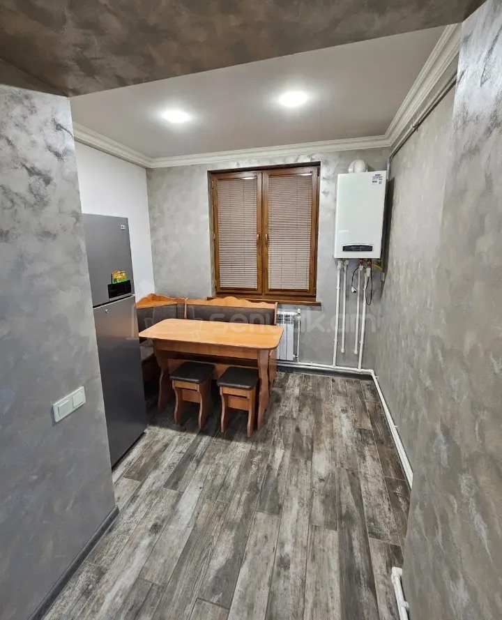 3 Սենյականոց Բնակարան Քարե Շենքում, 54քմ, 4/4 հարկ, Կապիտալ Վերանորոգված