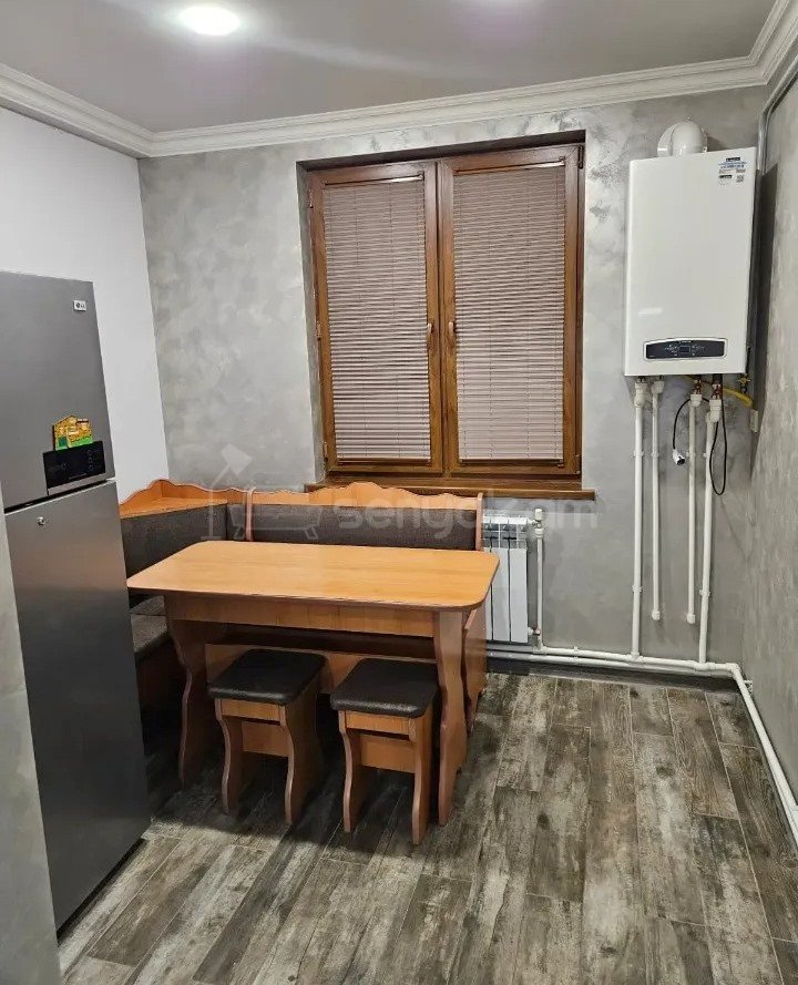 3 Սենյականոց Բնակարան Քարե Շենքում, 54քմ, 4/4 հարկ, Կապիտալ Վերանորոգված