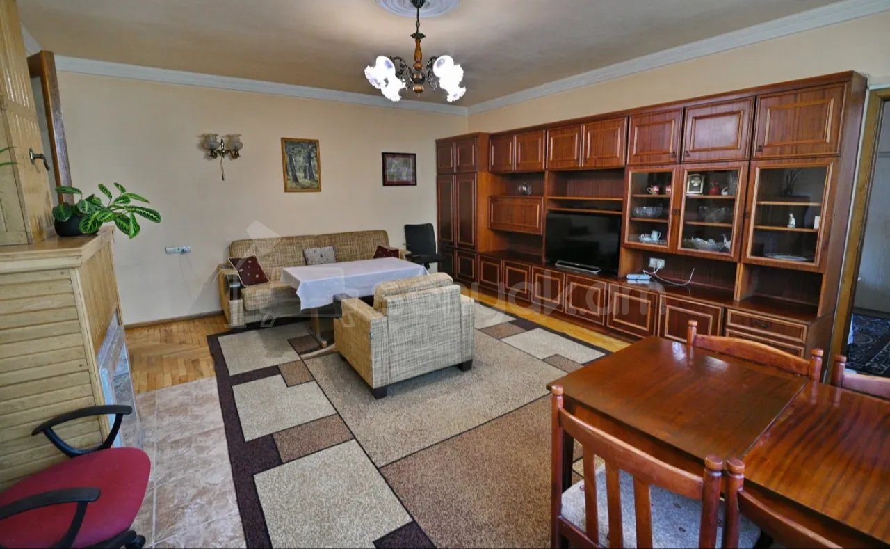 2 Սենյականոց Բնակարան Քարե Շենքում, 63քմ, 5/5 հարկ, Կապիտալ Վերանորոգված, Կահավորված