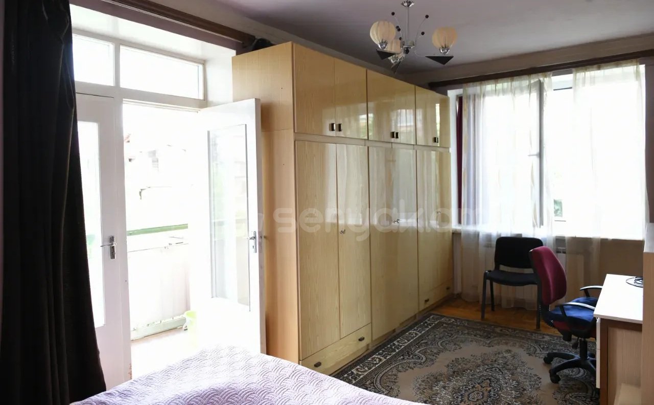 2 Սենյականոց Բնակարան Քարե Շենքում, 63քմ, 5/5 հարկ, Կապիտալ Վերանորոգված, Կահավորված