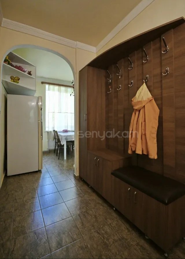 2 Սենյականոց Բնակարան Քարե Շենքում, 63քմ, 5/5 հարկ, Կապիտալ Վերանորոգված, Կահավորված