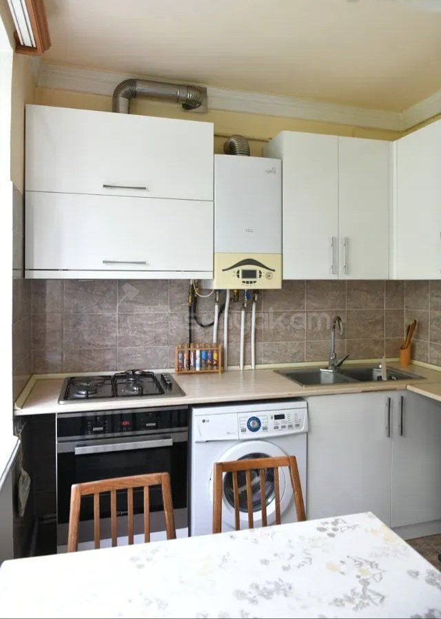 2 Սենյականոց Բնակարան Քարե Շենքում, 63քմ, 5/5 հարկ, Կապիտալ Վերանորոգված, Կահավորված