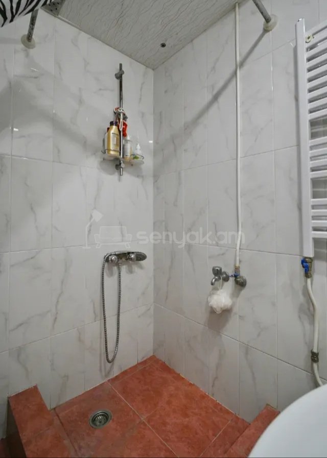 2 Սենյականոց Բնակարան Քարե Շենքում, 63քմ, 5/5 հարկ, Կապիտալ Վերանորոգված, Կահավորված
