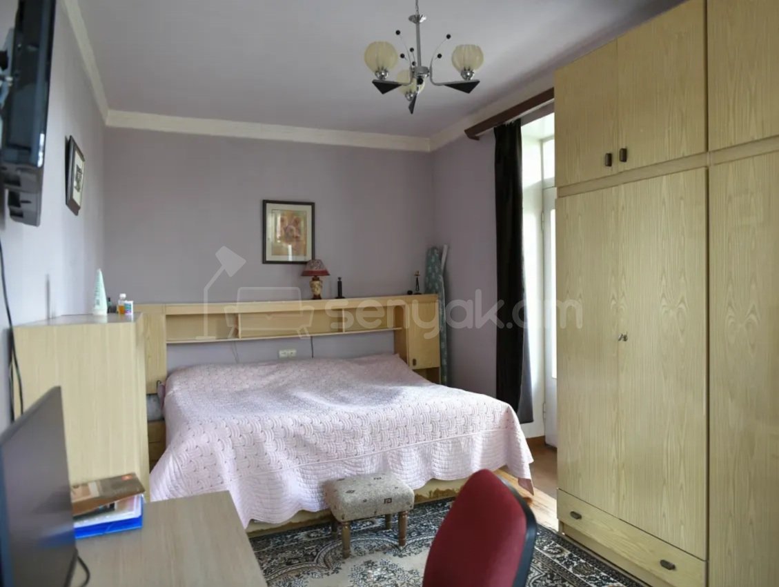 2 Սենյականոց Բնակարան Քարե Շենքում, 63քմ, 5/5 հարկ, Կապիտալ Վերանորոգված, Կահավորված