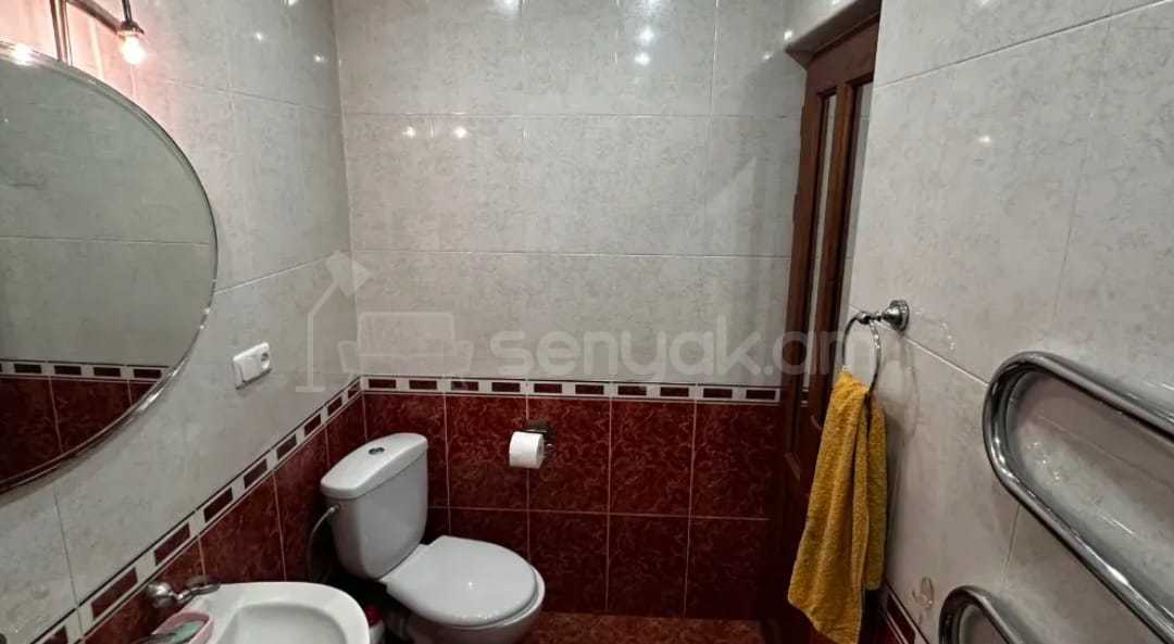 3 Սենյականոց Բնակարան Քարե Շենքում, 70քմ, 5/5 հարկ, Կապիտալ Վերանորոգված