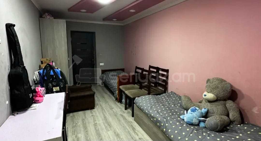 3 Սենյականոց Բնակարան Քարե Շենքում, 70քմ, 5/5 հարկ, Կապիտալ Վերանորոգված