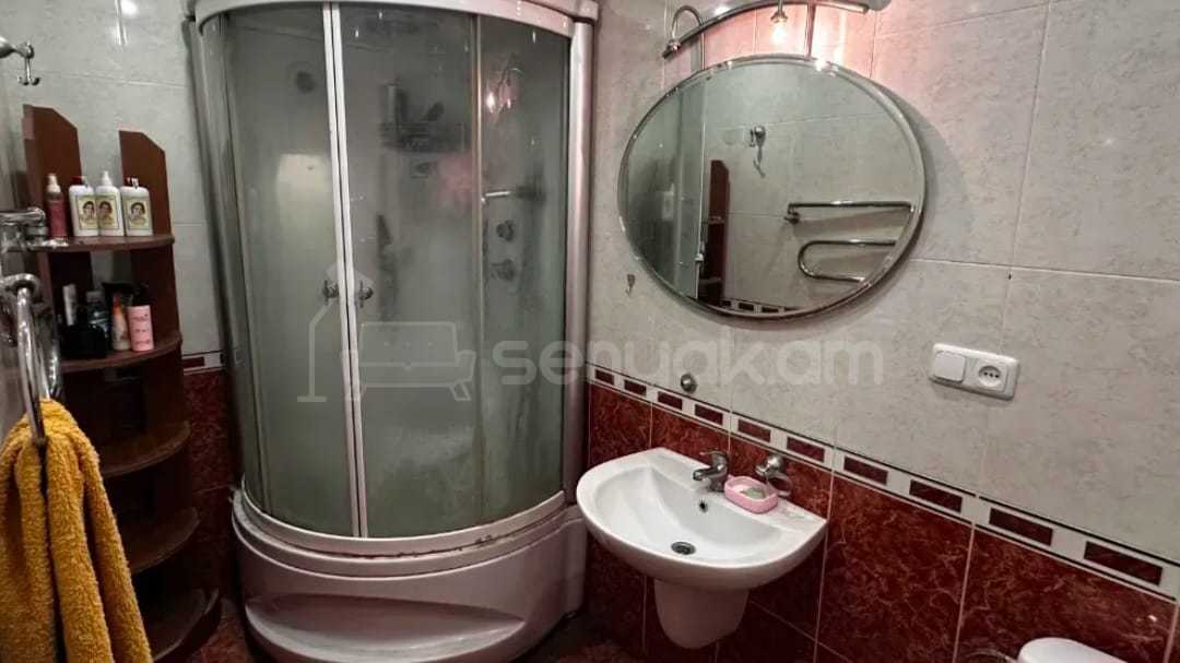 3 Սենյականոց Բնակարան Քարե Շենքում, 70քմ, 5/5 հարկ, Կապիտալ Վերանորոգված