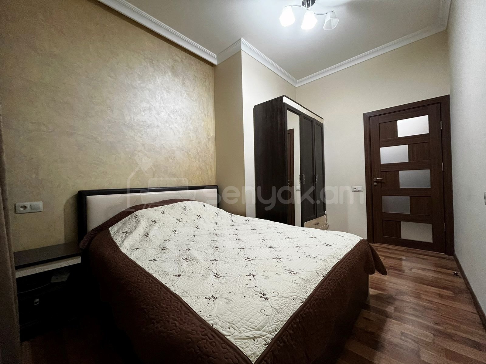 3 Սենյականոց Բնակարան Քարե Շենքում, 70քմ, 4/5 հարկ, Կապիտալ Վերանորոգված, Կահավորված, Արևկող