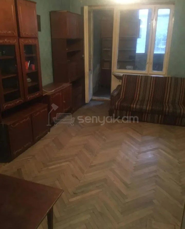 1 Սենյականոց Բնակարան Քարե Շենքում, 45քմ, 1/5 հարկ, Պետական Վիճակում