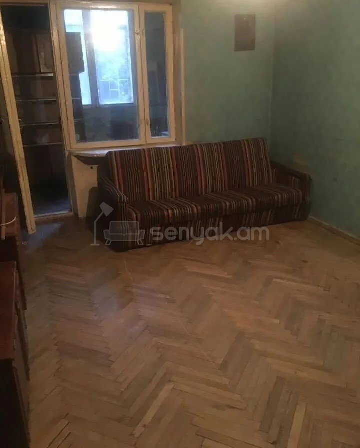 1 Սենյականոց Բնակարան Քարե Շենքում, 45քմ, 1/5 հարկ, Պետական Վիճակում