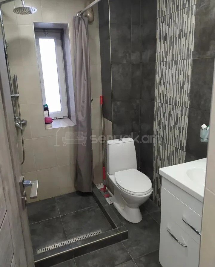 2 Սենյականոց Բնակարան Քարե Շենքում, 45քմ, 3/5 հարկ, Կապիտալ Վերանորոգված