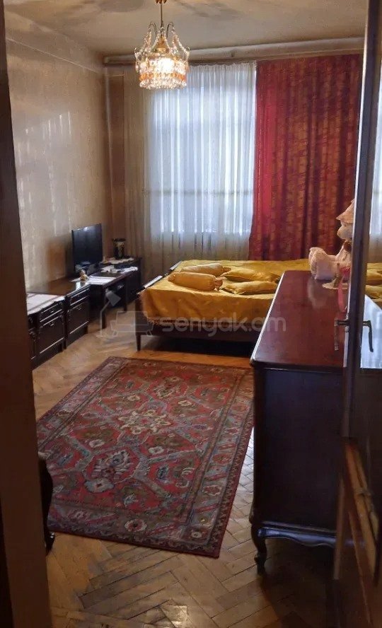 1 Սենյականոց Բնակարան Քարե Շենքում, 63քմ, 5/5 հարկ, Նորմալ Վիճակում