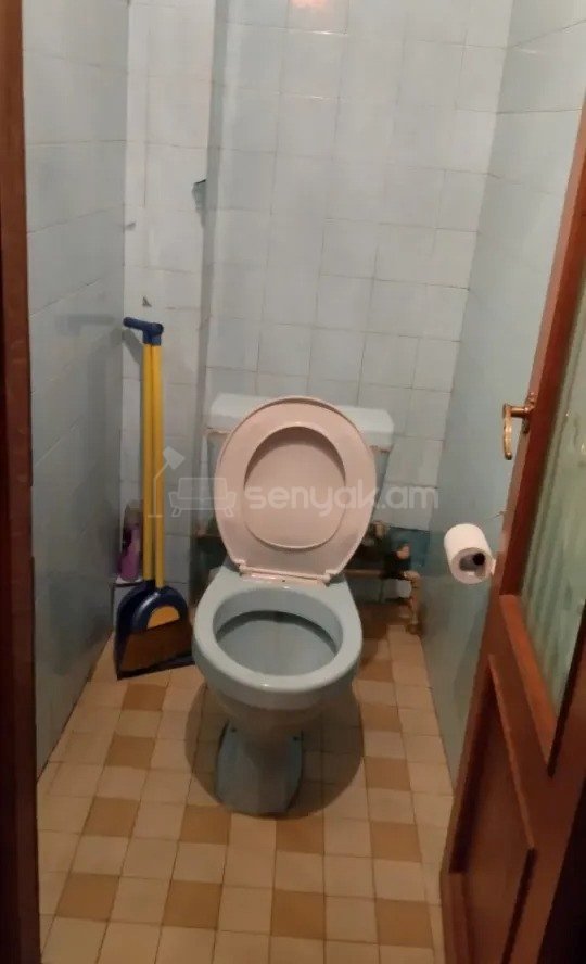 1 Սենյականոց Բնակարան Քարե Շենքում, 63քմ, 5/5 հարկ, Նորմալ Վիճակում
