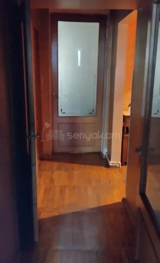 1 Սենյականոց Բնակարան Քարե Շենքում, 63քմ, 5/5 հարկ, Նորմալ Վիճակում