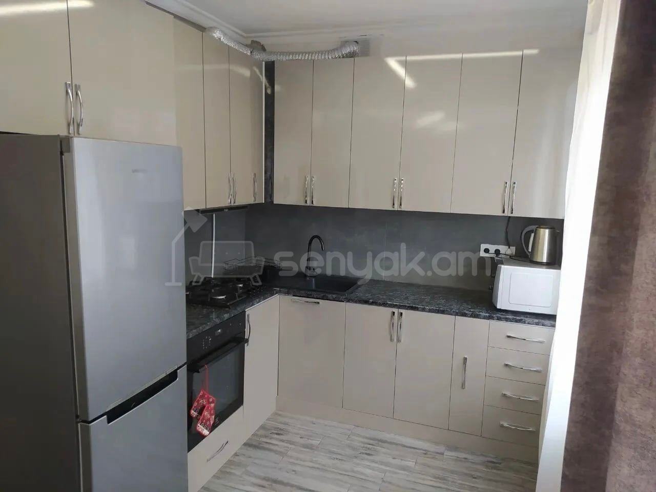2 Սենյականոց Բնակարան Քարե Շենքում, 45քմ, 3/5 հարկ, Կապիտալ Վերանորոգված