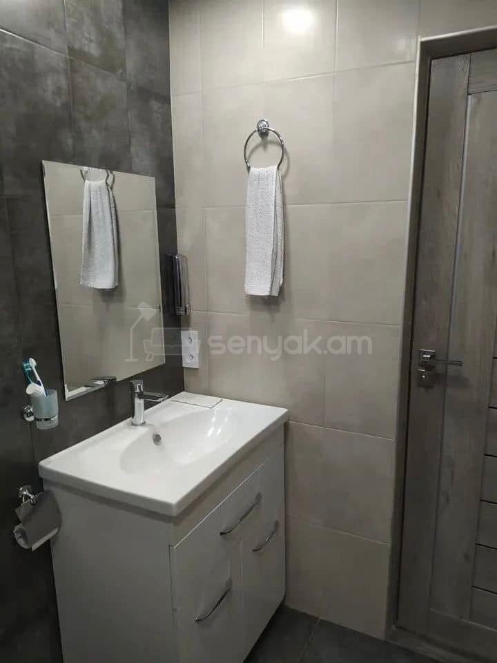 2 Սենյականոց Բնակարան Քարե Շենքում, 45քմ, 3/5 հարկ, Կապիտալ Վերանորոգված