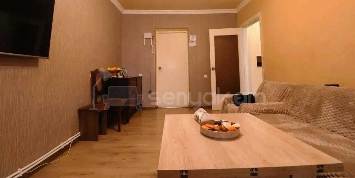 2 Սենյականոց Բնակարան Քարե Շենքում, 65քմ, 3/4 հարկ, Նորմալ Վիճակում, Կահավորված