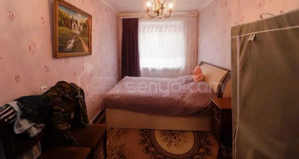 2 Սենյականոց Բնակարան Քարե Շենքում, 65քմ, 3/4 հարկ, Նորմալ Վիճակում, Կահավորված