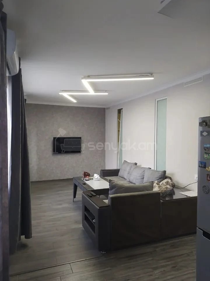 2 Սենյականոց Բնակարան Քարե Շենքում, 45քմ, 3/5 հարկ, Կապիտալ Վերանորոգված