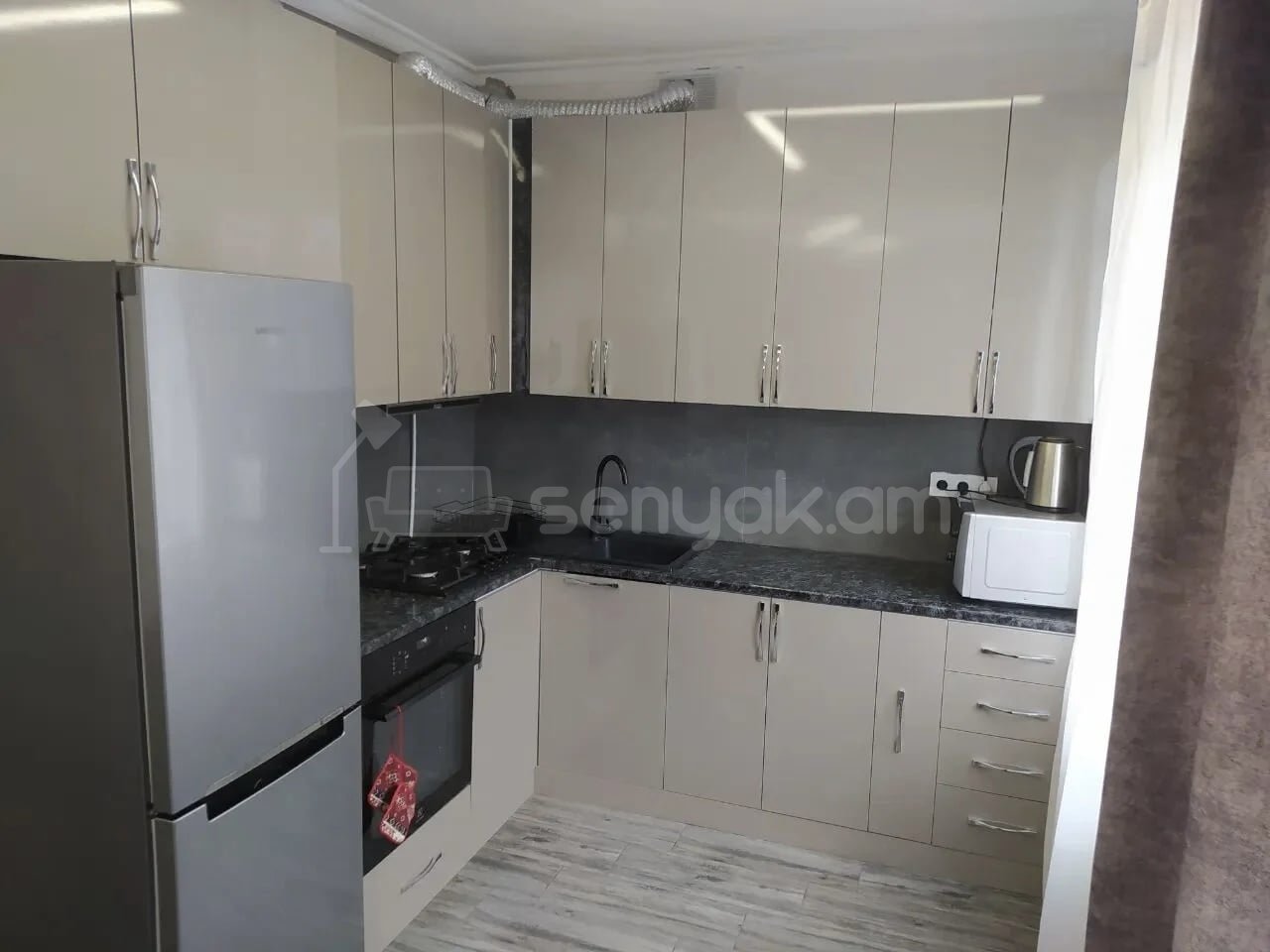 2 Սենյականոց Բնակարան Քարե Շենքում, 45քմ, 3/5 հարկ, Կապիտալ Վերանորոգված