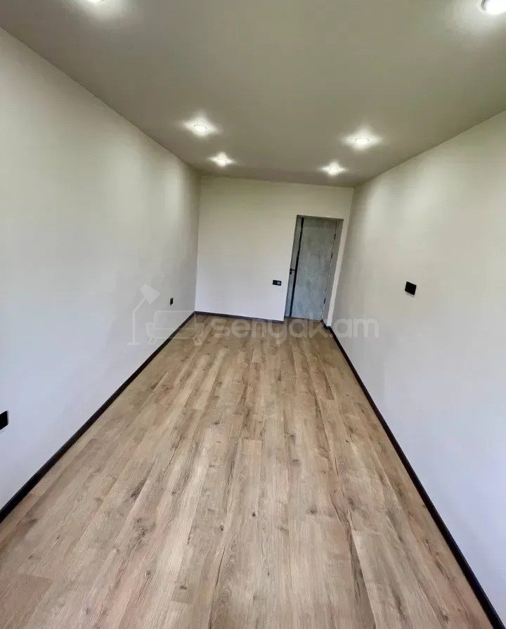 3 Սենյականոց Բնակարան Քարե Շենքում, 67քմ, 4/5 հարկ, Կապիտալ Վերանորոգված
