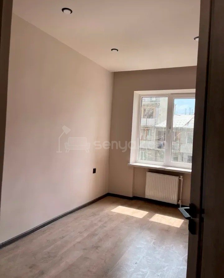 3 Սենյականոց Բնակարան Քարե Շենքում, 67քմ, 4/5 հարկ, Կապիտալ Վերանորոգված
