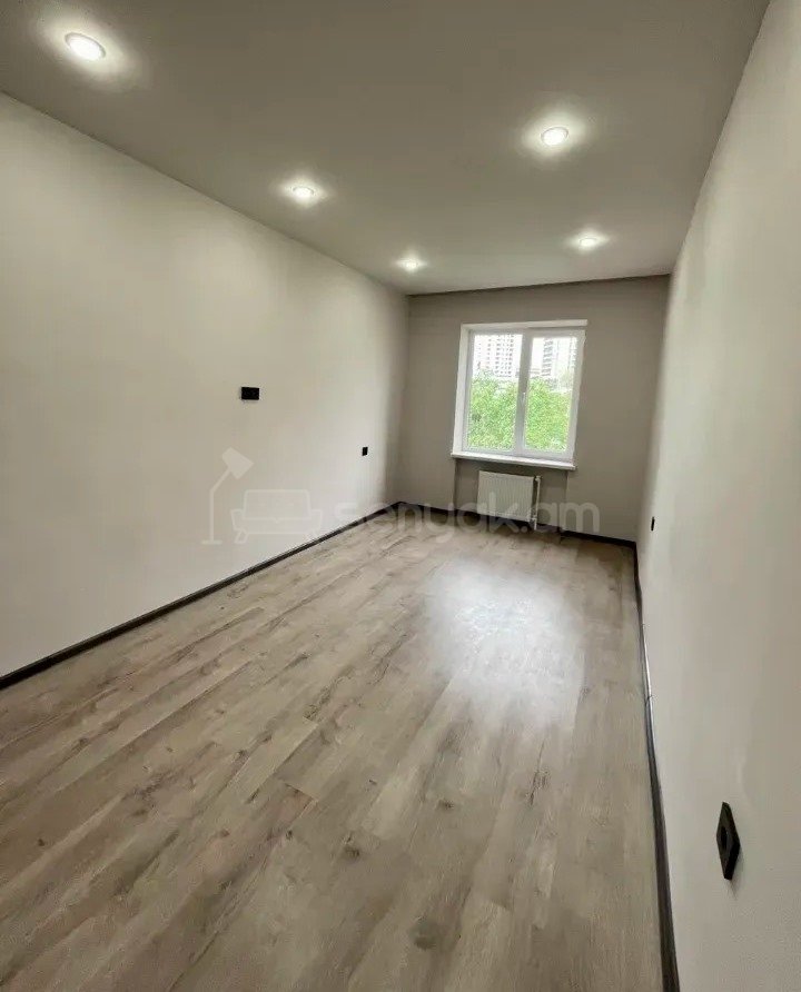 3 Սենյականոց Բնակարան Քարե Շենքում, 67քմ, 4/5 հարկ, Կապիտալ Վերանորոգված