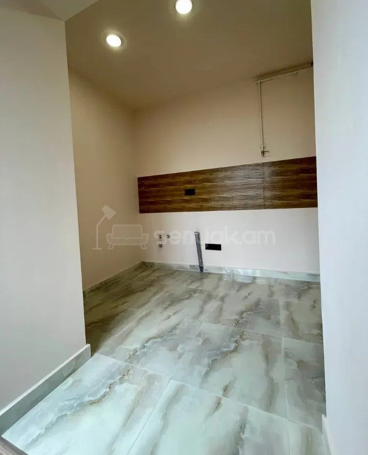 3 Սենյականոց Բնակարան Քարե Շենքում, 67քմ, 4/5 հարկ, Կապիտալ Վերանորոգված