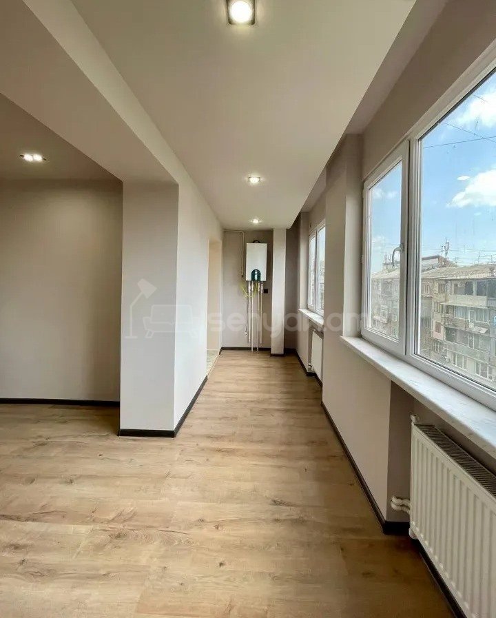 3 Սենյականոց Բնակարան Քարե Շենքում, 67քմ, 4/5 հարկ, Կապիտալ Վերանորոգված