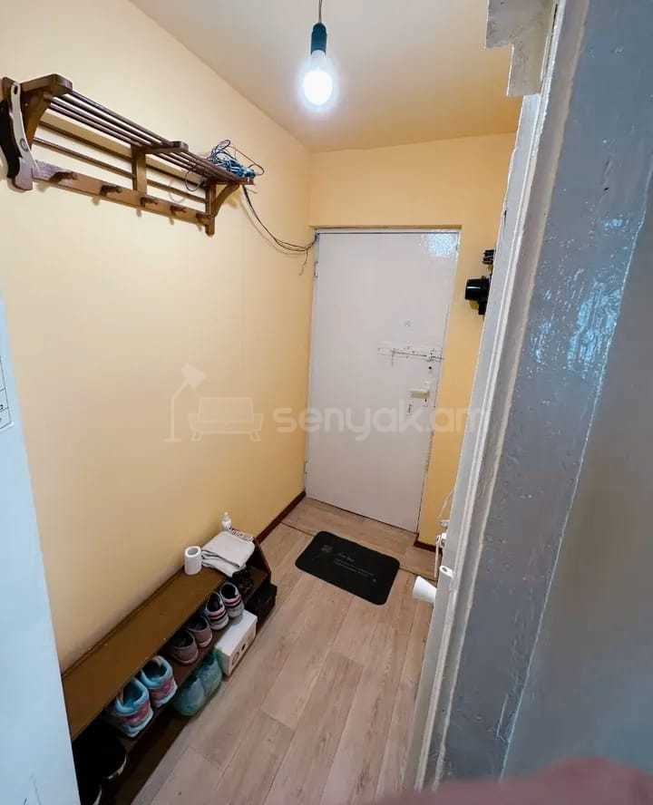 2 Սենյականոց Բնակարան Քարե Շենքում, 40քմ, 4/4 հարկ, Նորմալ Վիճակում, Կահավորված