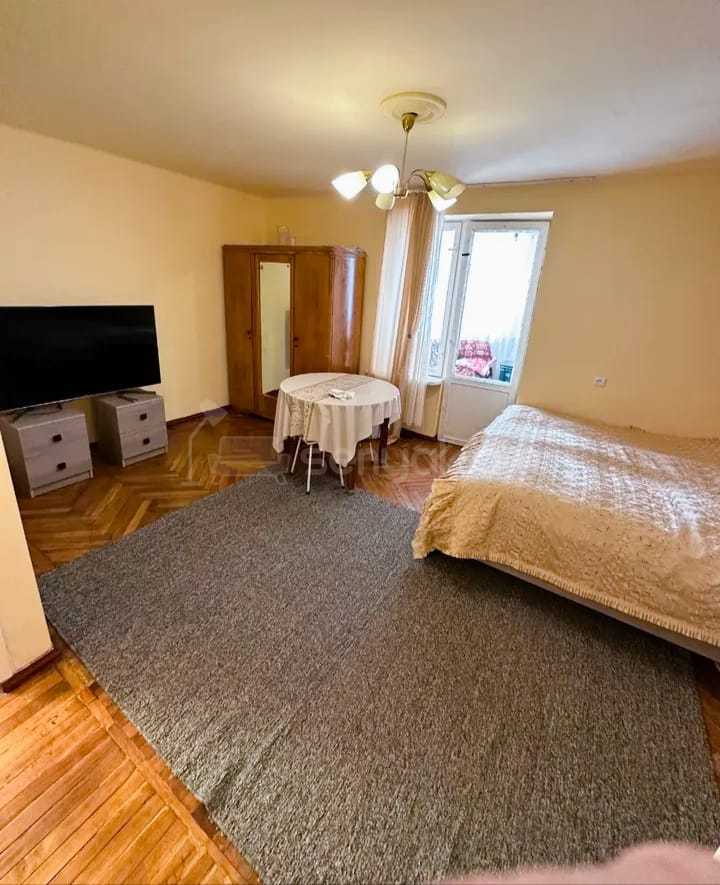 2 Սենյականոց Բնակարան Քարե Շենքում, 40քմ, 4/4 հարկ, Նորմալ Վիճակում, Կահավորված