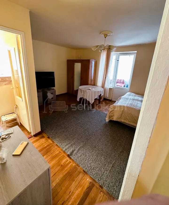 2 Սենյականոց Բնակարան Քարե Շենքում, 40քմ, 4/4 հարկ, Նորմալ Վիճակում, Կահավորված