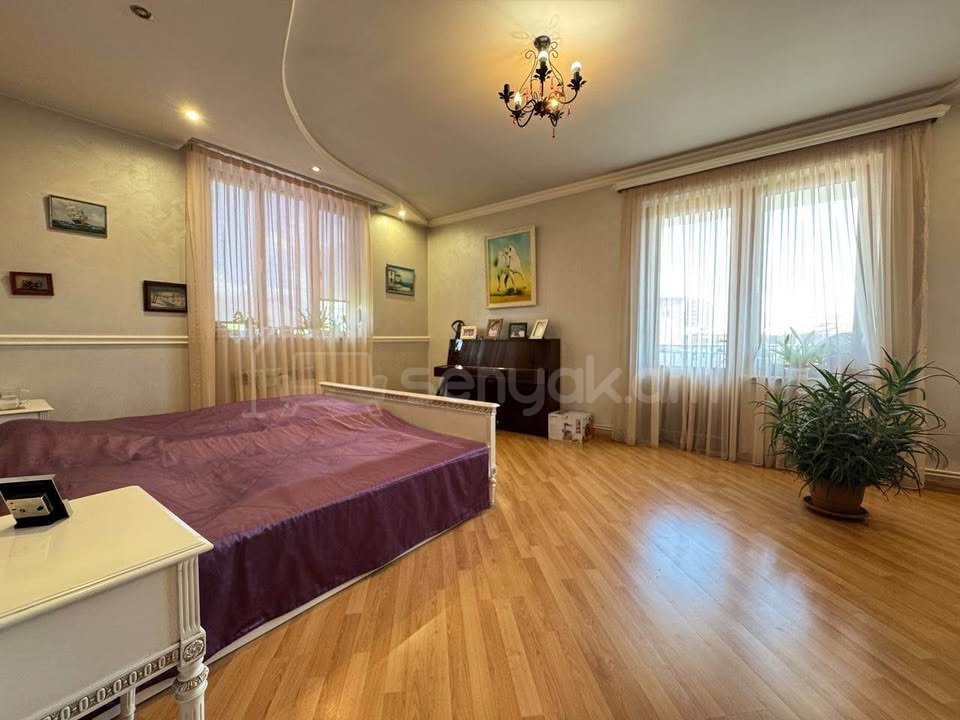 4 Սենյականոց Բնակարան Քարե Շենքում, 142քմ, 4/5 հարկ, Նորմալ Վիճակում