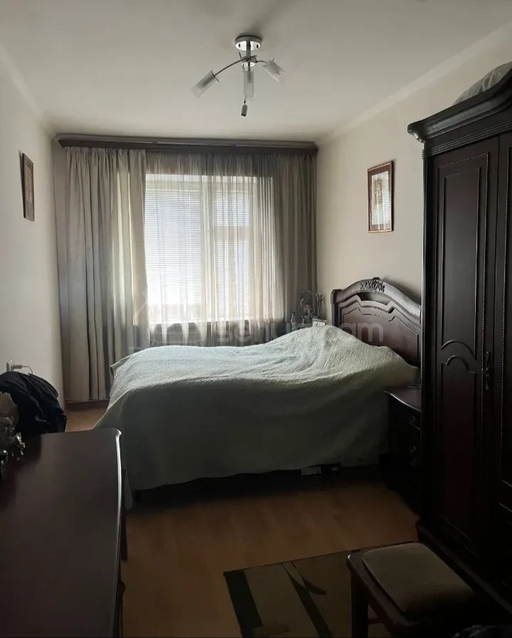 3 Սենյականոց Բնակարան Քարե Շենքում, 73քմ, 2/4 հարկ, Կապիտալ Վերանորոգված