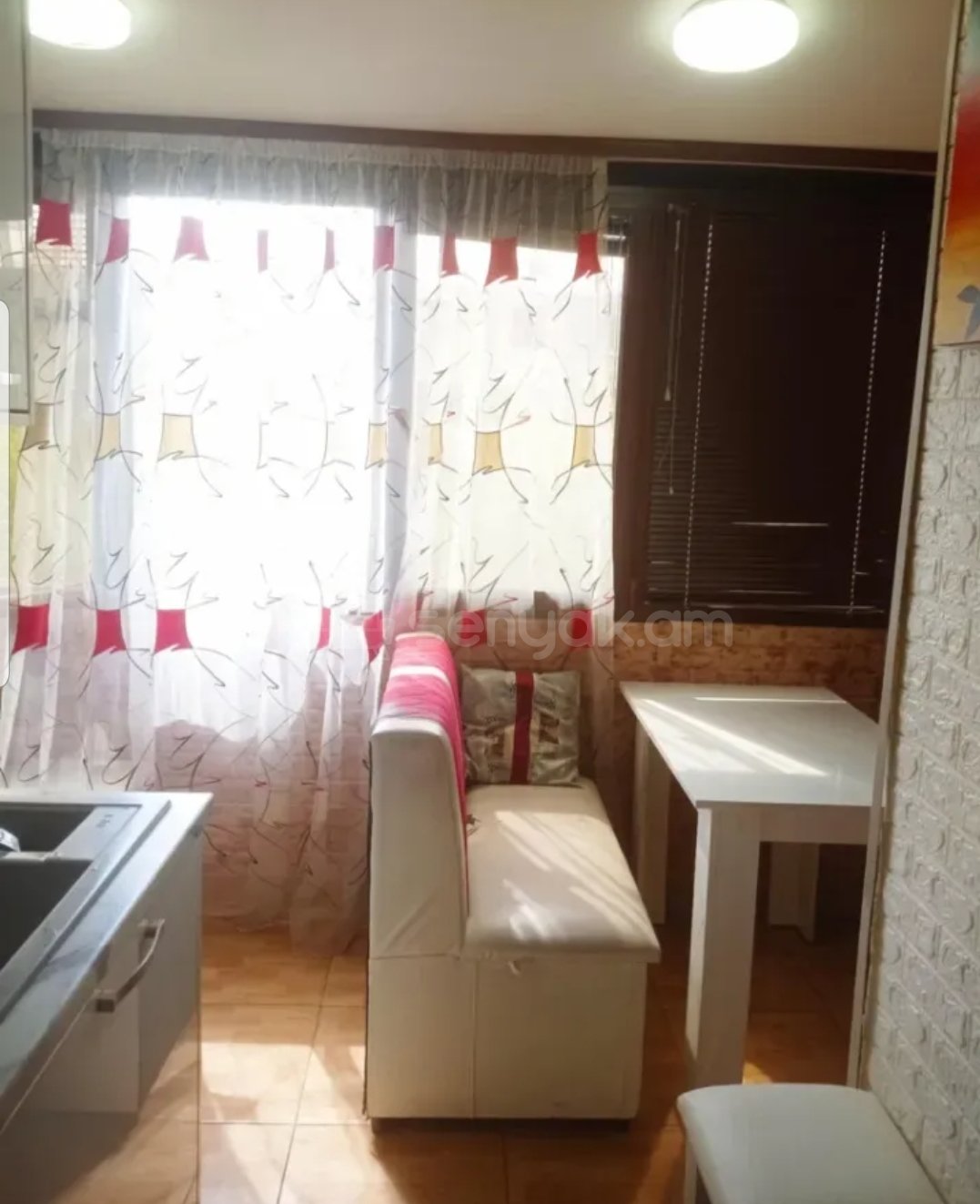 3 Սենյականոց Բնակարան Քարե Շենքում, 85քմ, 3/5 հարկ, Կապիտալ Վերանորոգված