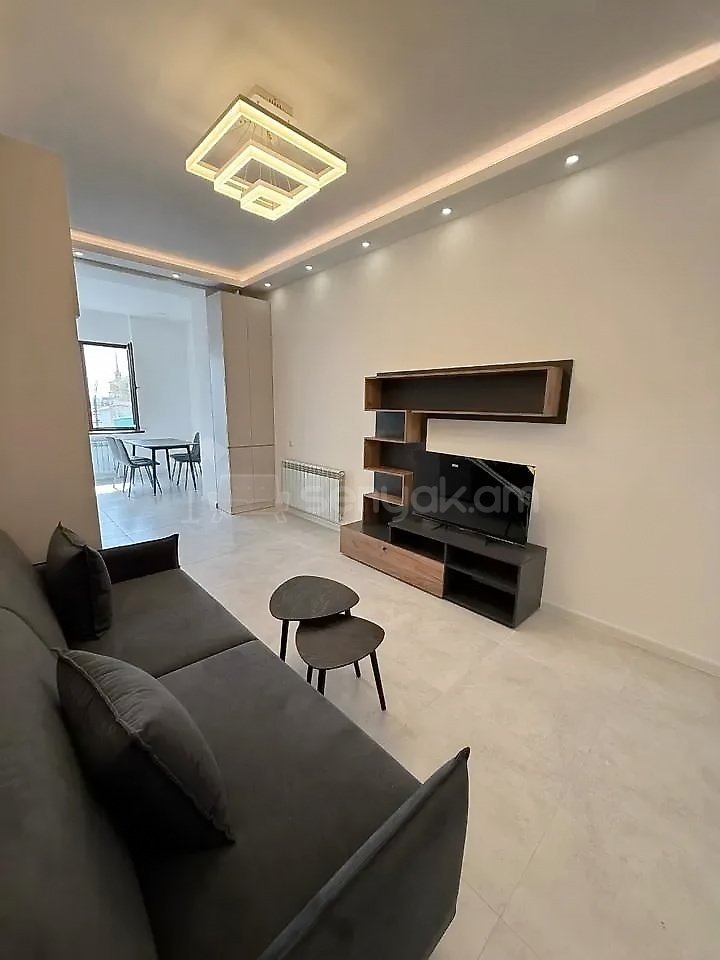 2 Սենյականոց Բնակարան Քարե Շենքում, 54քմ, 3/3 հարկ, Կապիտալ Վերանորոգված
