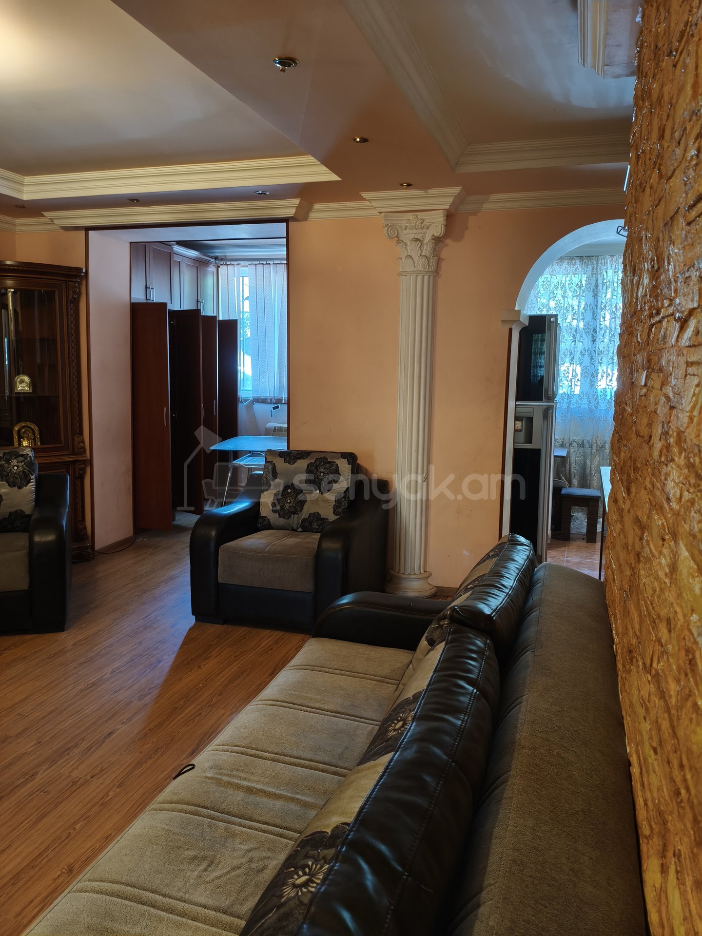 3 Սենյականոց Բնակարան Քարե Շենքում, 77քմ, 1/4 հարկ, Կապիտալ Վերանորոգված, Կահավորված, Արևկող