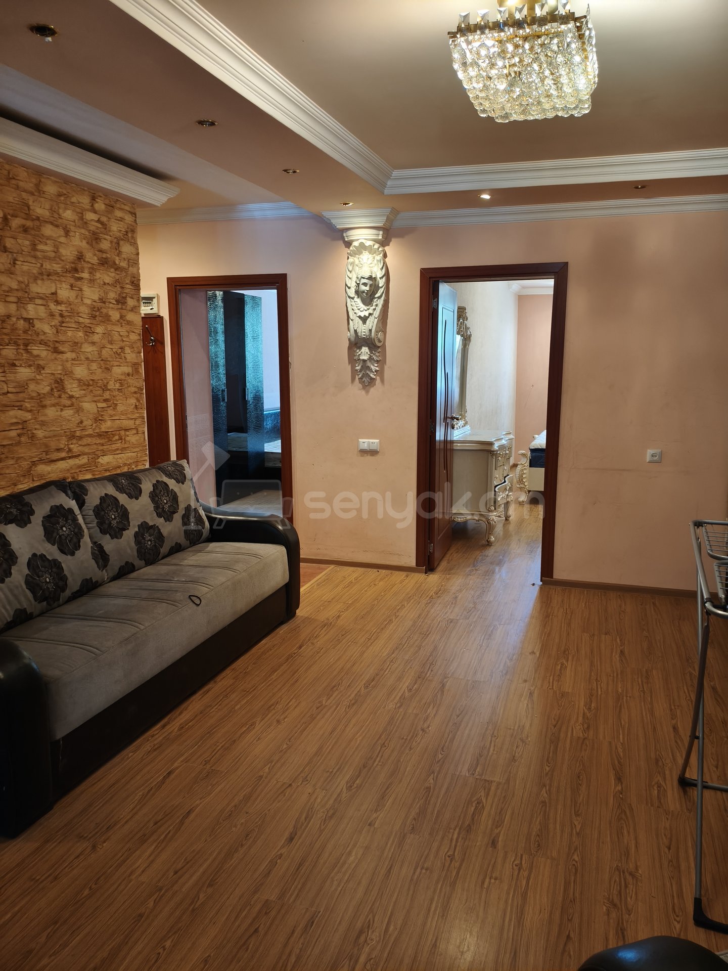 3 Սենյականոց Բնակարան Քարե Շենքում, 77քմ, 1/4 հարկ, Կապիտալ Վերանորոգված, Կահավորված, Արևկող