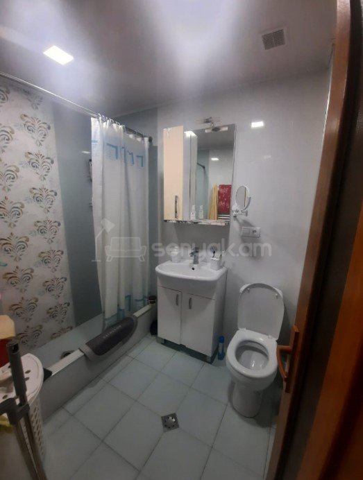 2 Սենյականոց Բնակարան Քարե Շենքում, 61քմ, 3/5 հարկ, Կապիտալ Վերանորոգված, Կահավորված