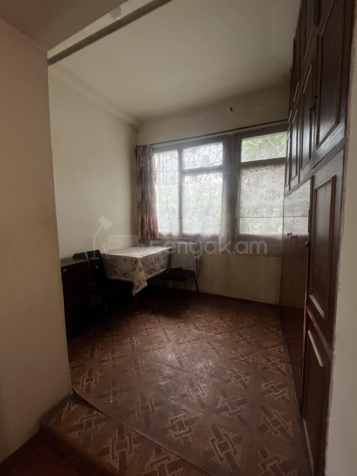 2 Սենյականոց Բնակարան Քարե Շենքում, 54քմ, 1/5 հարկ, Պետական Վիճակում