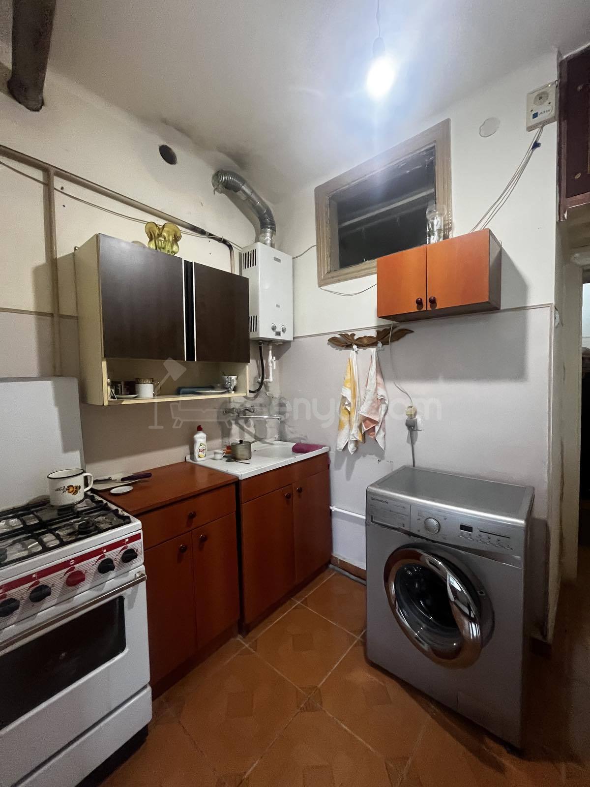 2 Սենյականոց Բնակարան Քարե Շենքում, 54քմ, 1/5 հարկ, Պետական Վիճակում